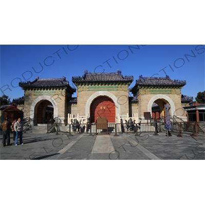 Entrance to the Imperial Vault of Heaven (Huang Qiong Yu) and Echo Wall (Hui Yin Bi) in the Temple of Heaven (Tiantan) in Beijing