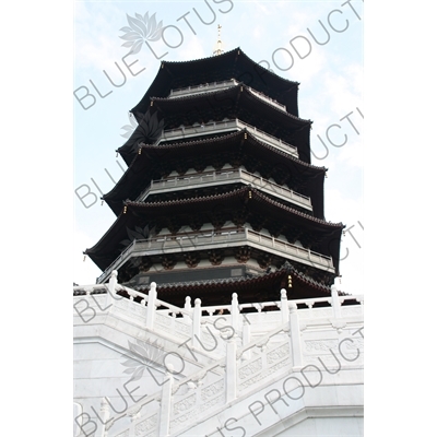 Leifeng Pagoda (Leifeng Ta) on West Lake (Xihu) in Hangzhou