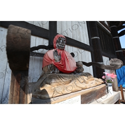 Arhat Binzuru (Pindola/Bindora Baradaja) Statue outside the Big Buddha Hall (Daibutsuden) of Todaiji in Nara