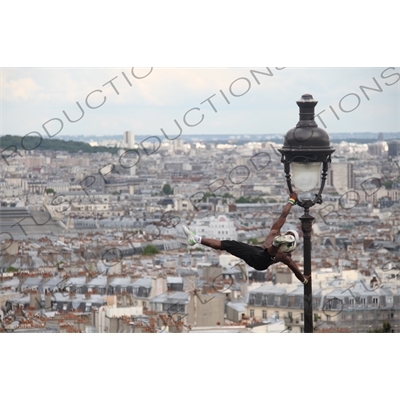 Football Street Performer in front of Basilica of the Sacred Heart of Paris/Sacré-Cœur in Paris