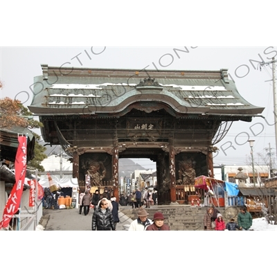 Niomon at the Entrance of Zenko-ji in Nagano