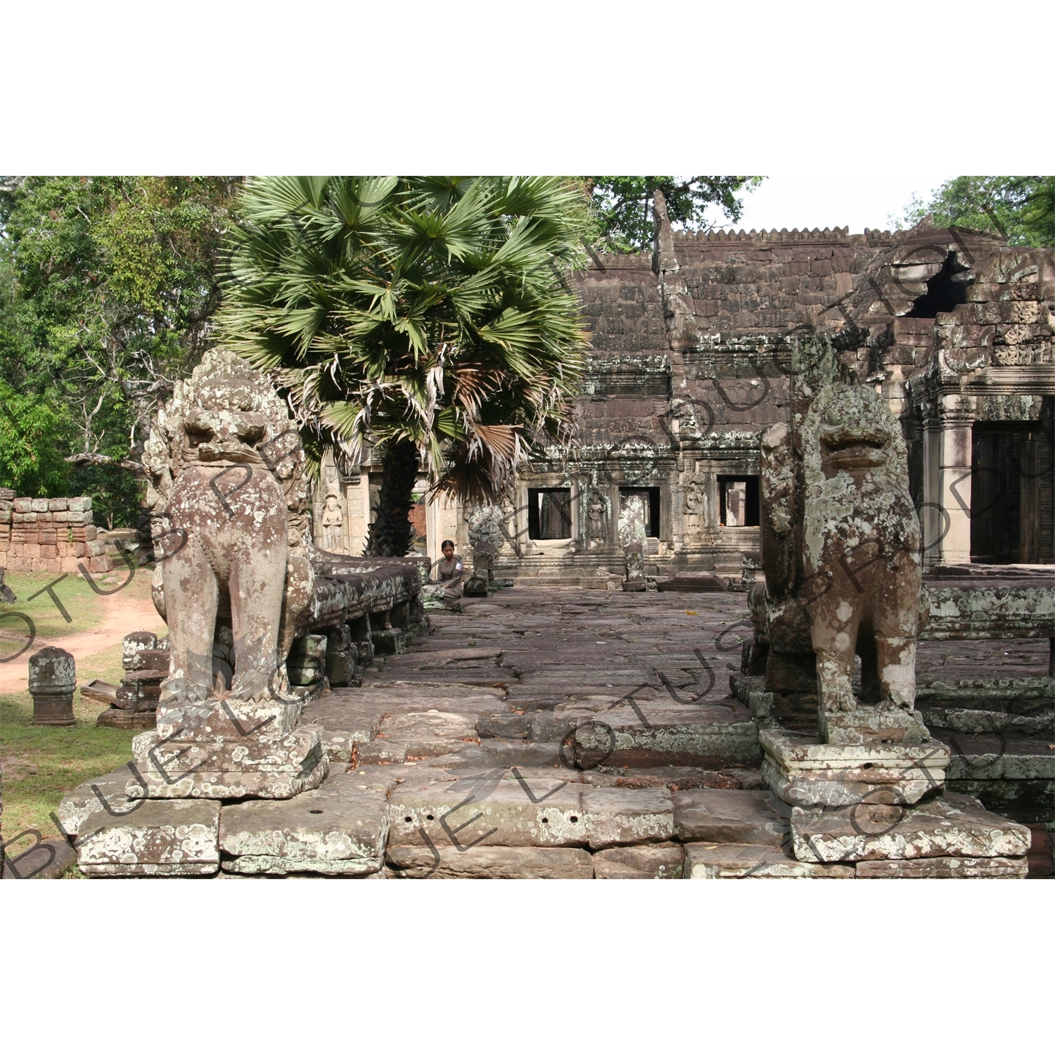 Lion Guardian Statues outside Bantea Kdei in Angkor