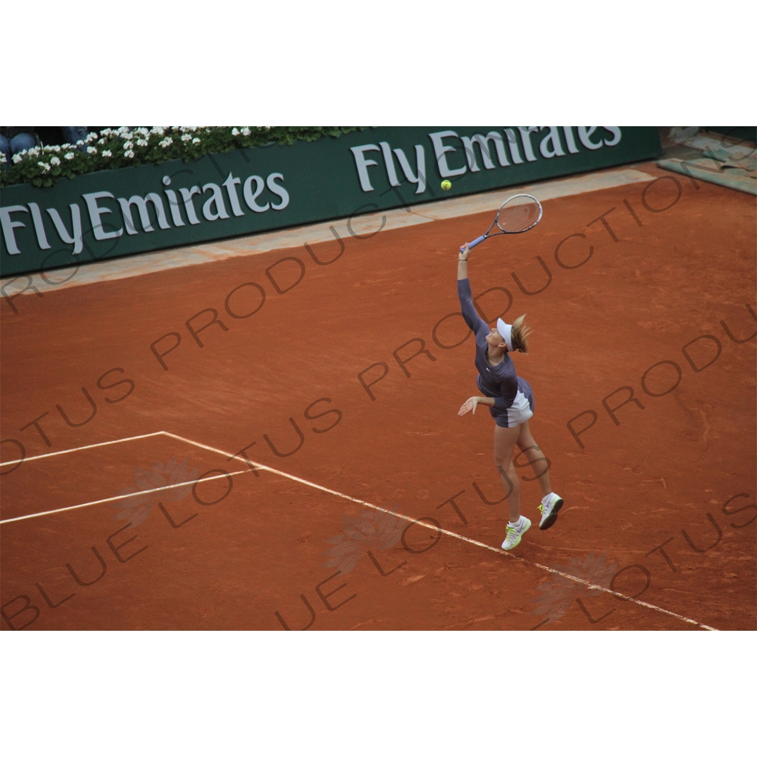 Maria Sharapova Serving on Philippe Chatrier Court at the French Open/Roland Garros in Paris