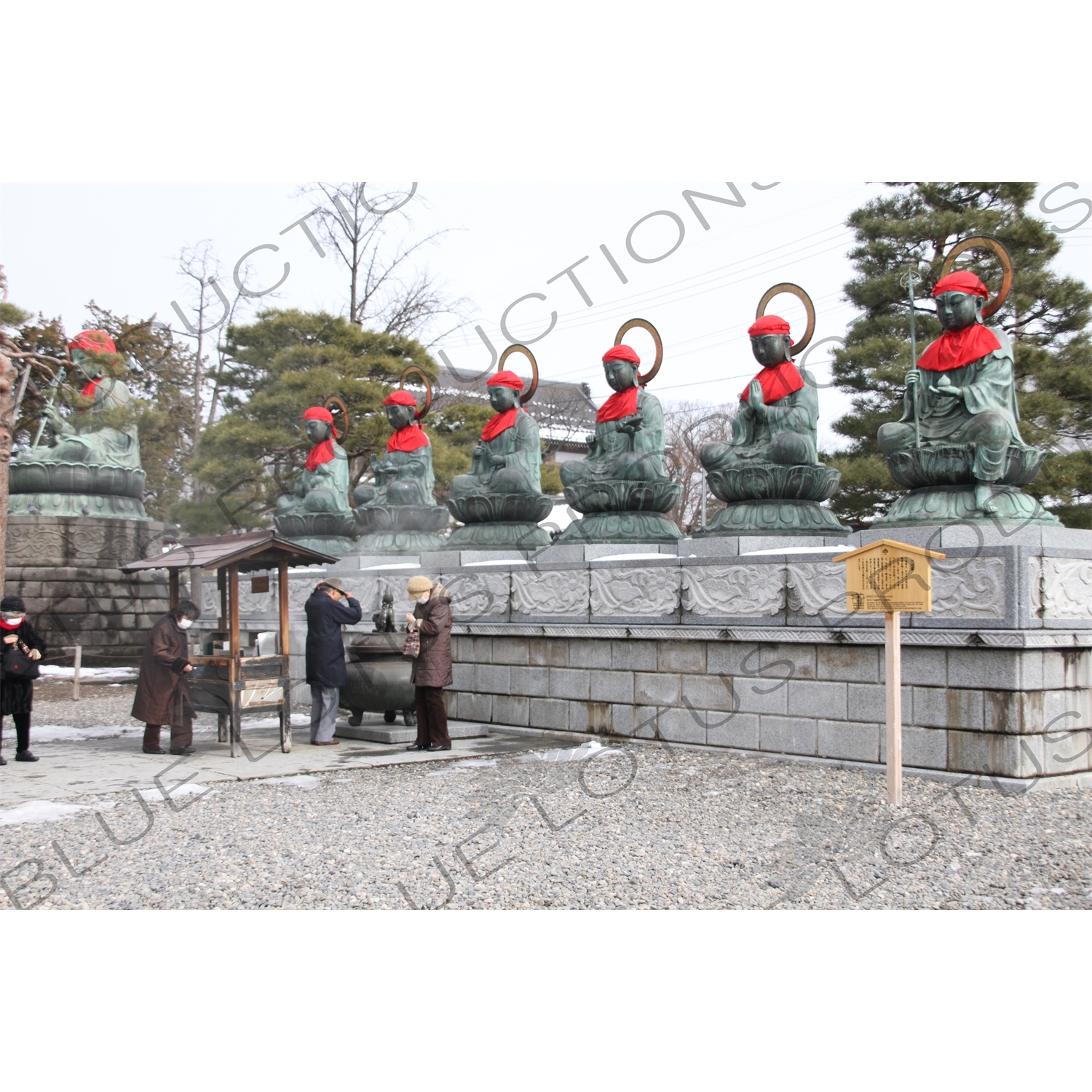 Six Jizo (Roku Jizo) Bohisattva Statues and Nure Botoke Statue in Zenko-ji in Nagano