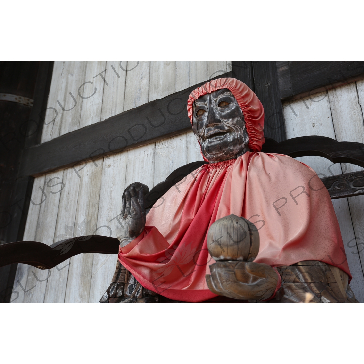 Arhat Binzuru (Pindola/Bindora Baradaja) Statue outside the Big Buddha Hall (Daibutsuden) of Todaiji in Nara