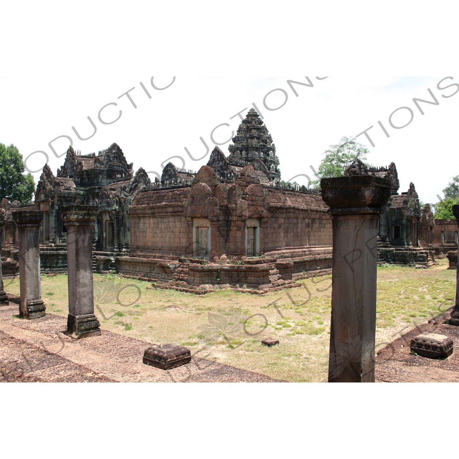 Central Tower in Banteay Samre in Angkor