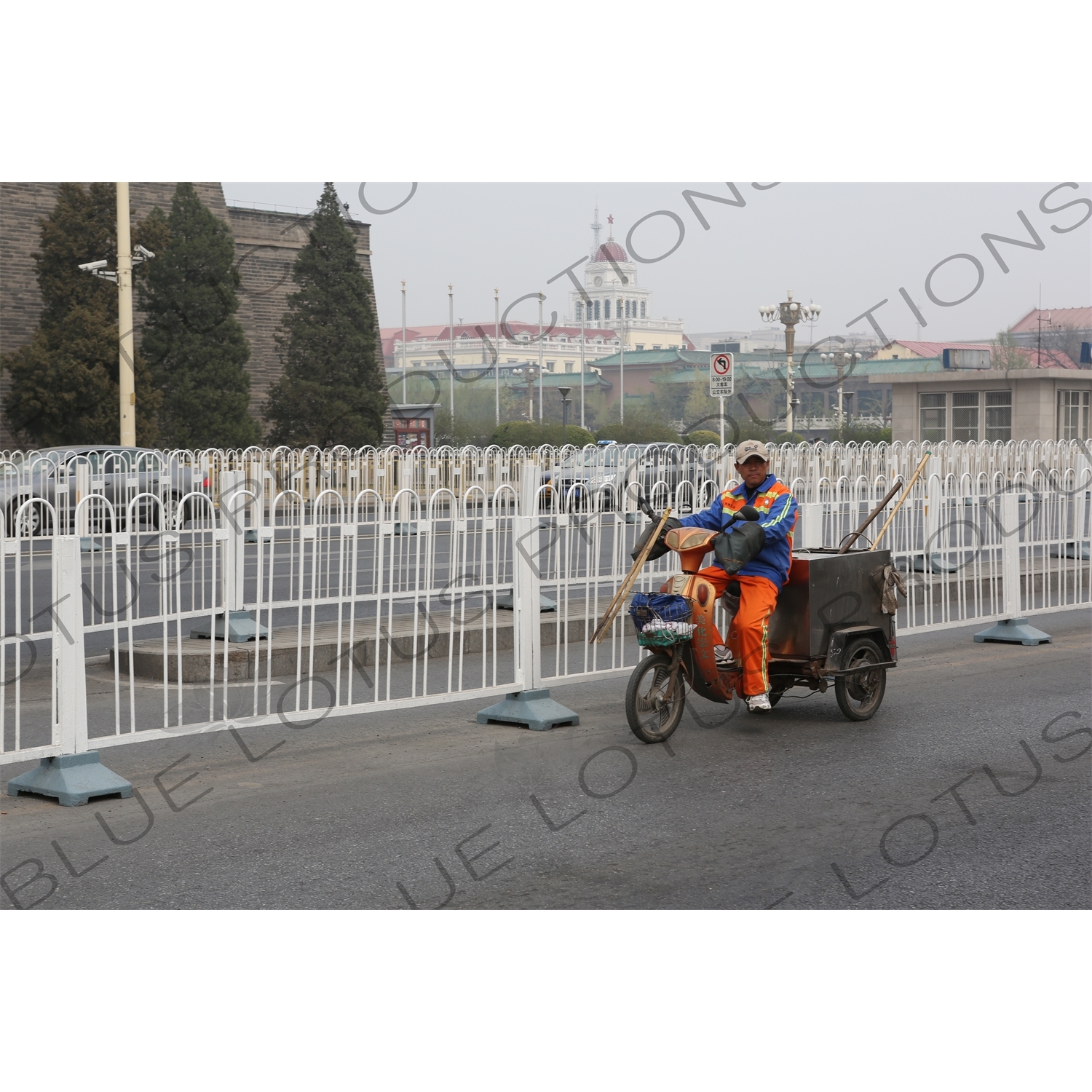 Street Cleaner South of Qianmen/Zhengyangmen Gate in Beijing