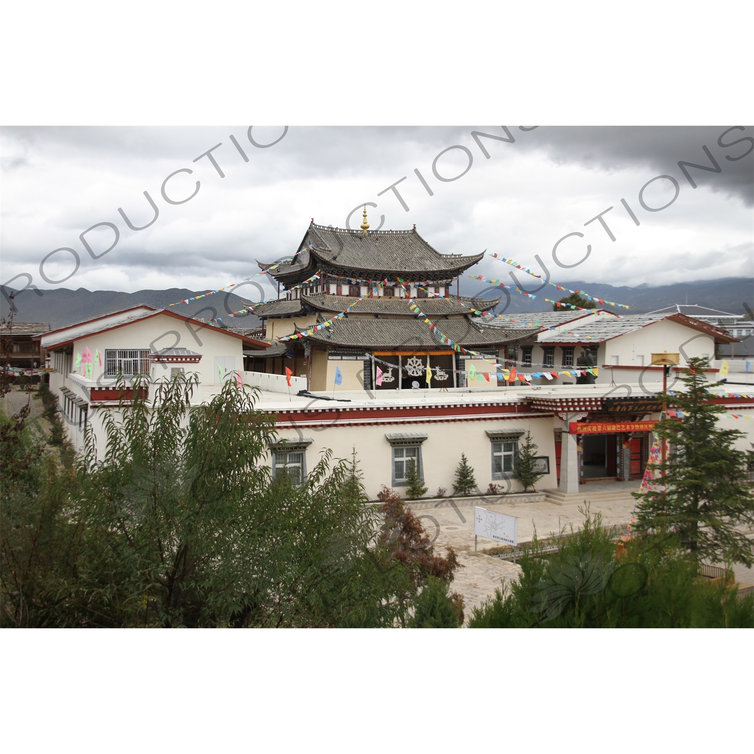 Diqing Red Army Long March Museum in Yueguang Plaza (Yueguang Guangchang) in Shangri-La/Zhongdian (Xiang Ge Li La) City