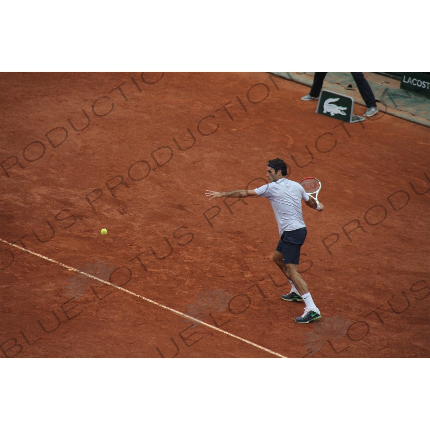 Roger Federer on Philippe Chatrier Court at the French Open/Roland Garros in Paris