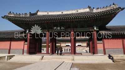 Injeong Gate (Injeongmun) at Changdeok Palace (Changdeokgung) in Seoul