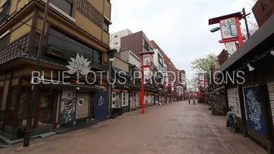 Tokyo Nakamise Street (Nakamise-dori) Leading to Senso-ji