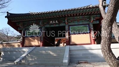 Cheonwang Gate (Cheonwangmun) at Beomeosa Temple in Busan