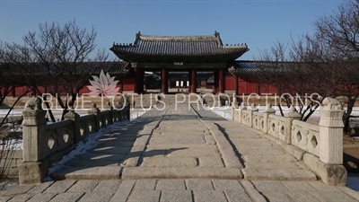 Okcheon Bridge (Okcheongyo) and Myeongjeong Gate (Myeongjeongmun) at Changgyeong Palace (Changgyeonggung) in Seoul