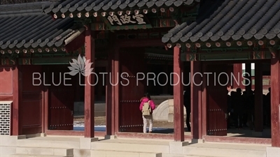 Seonjeong Gate (Seonjeongmun) at Changdeok Palace (Changdeokgung) in Seoul