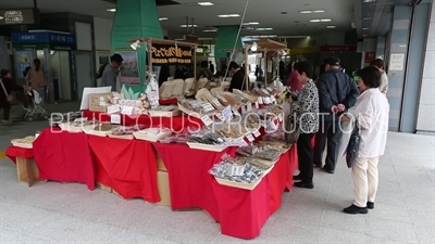 Tokyo Shinanomachi Metro Station Food Stall