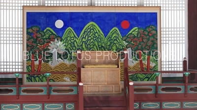 Throne in Sajeong Hall (Sajeongjeon) at Gyeongbok Palace (Gyeongbokgung) in Seoul