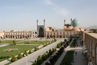 Naqsh-e Jahan Square and Shah Mosque in Esfahan/Isfahan