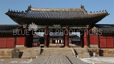 Myeongjeong Gate (Myeongjeongmun) at Changgyeong Palace (Changgyeonggung) in Seoul