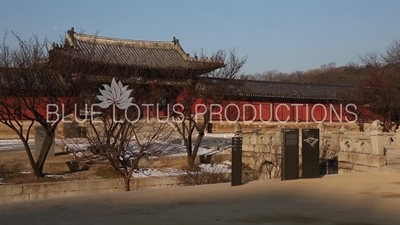 Okcheon Bridge (Okcheongyo) and Myeongjeong Gate (Myeongjeongmun) at Changgyeong Palace (Changgyeonggung) in Seoul