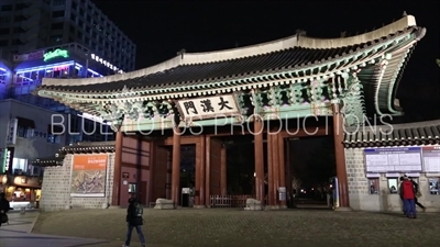 Daehan Gate (Daehanmun) at Deoksu Palace (Deoksugung) in Seoul