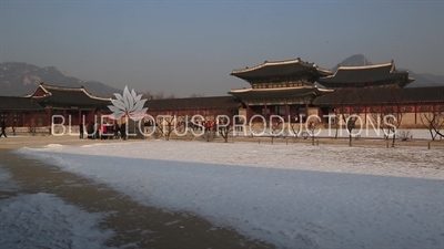 Courtyard in front of Geunjeong Gate (Geunjeongmun) at Gyeongbok Palace (Gyeongbokgung) in Seoul