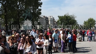 Notre-Dame Queue in Paris