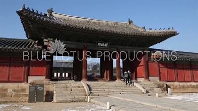 Myeongjeong Gate (Myeongjeongmun) at Changgyeong Palace (Changgyeonggung) in Seoul