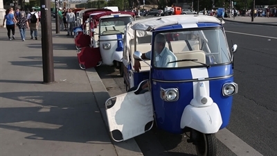 Tuk Tuks/Motorised Rickshaws in Paris