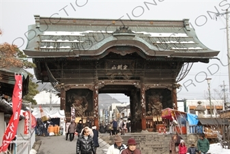 Niomon at the Entrance of Zenko-ji in Nagano