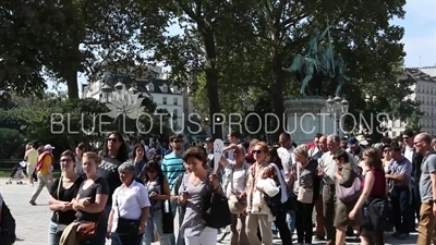 Notre-Dame Queue in Paris