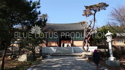 Cheonwang Gate (Cheonwangmun) at Beomeosa Temple in Busan