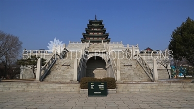 Korean National Folk Museum and Pagoda at Gyeongbok Palace (Gyeongbokgung) in Seoul