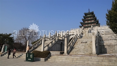 Korean National Folk Museum and Pagoda at Gyeongbok Palace (Gyeongbokgung) in Seoul